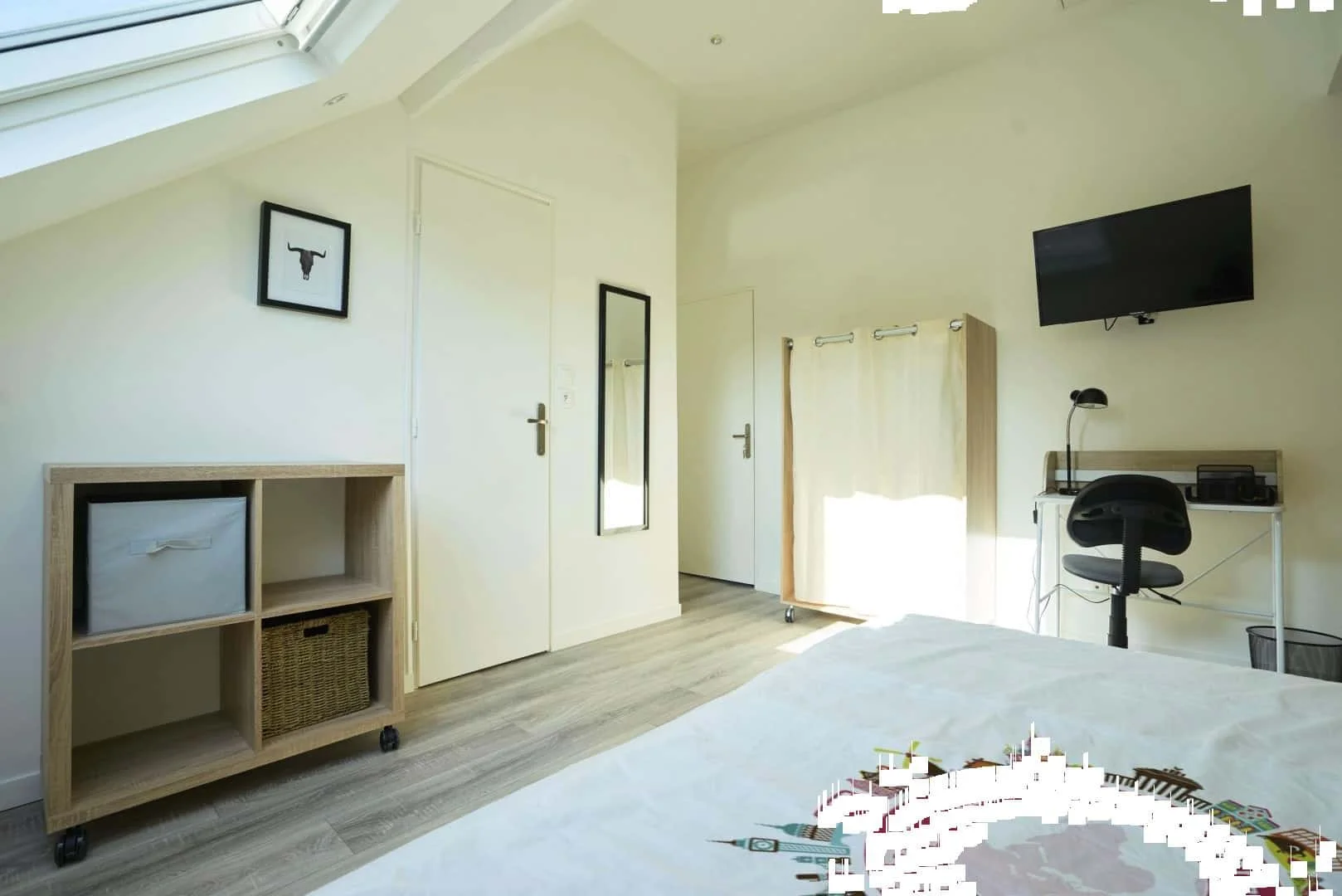 Affordable room for students with ample lighting in 