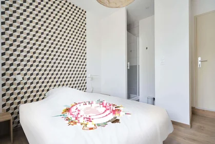 Privatzimmer in der 9 Rue St-Pierre-les-Dames, 51100 Reims, France, bild 1 von 15