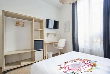 Privatzimmer in der 9 Rue St-Pierre-les-Dames, 51100 Reims, France, bild 2 von 15