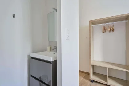 Privatzimmer in der 9 Rue St-Pierre-les-Dames, 51100 Reims, France, bild 3 von 15