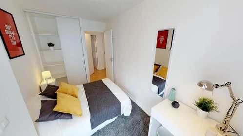 Chambre à louer avec lit double Lille