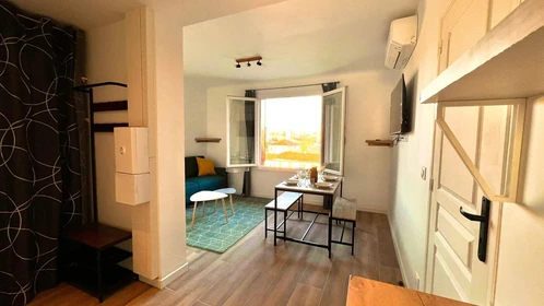 Room for rent with double bed Marseille
