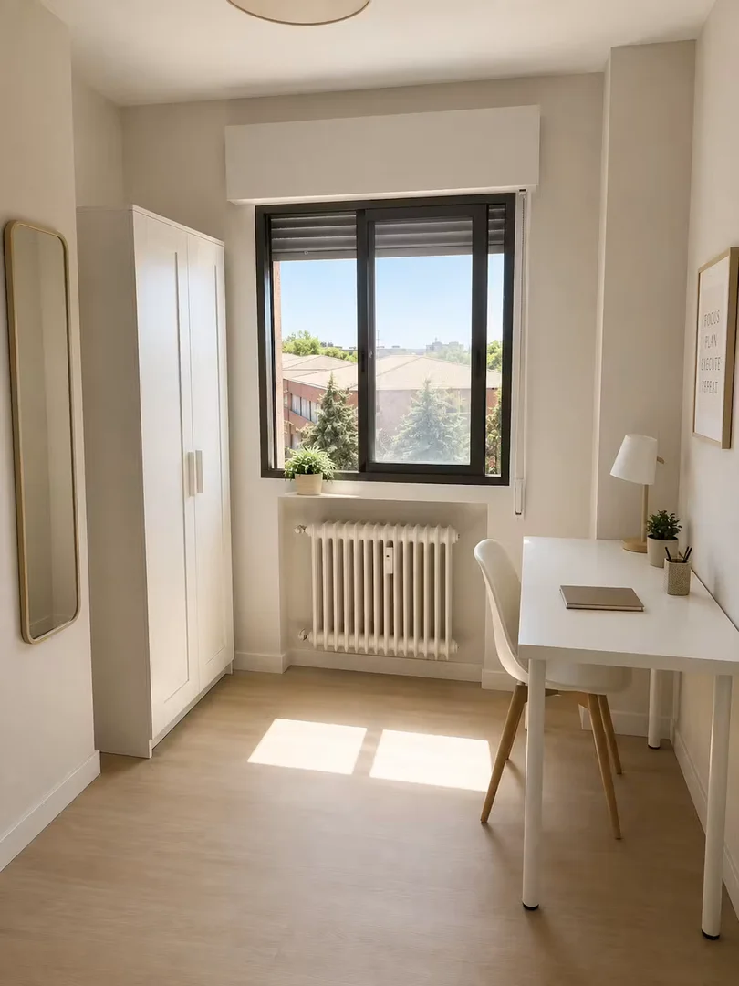Student-friendly room in with modern amenities