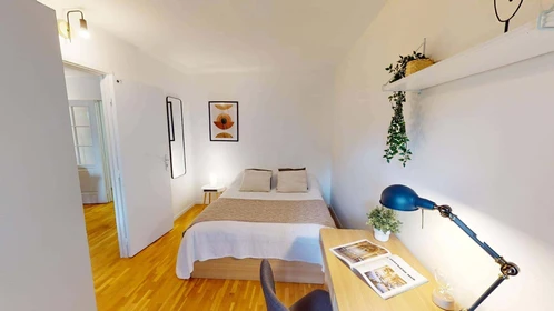 Quarto barato em Issy-les-moulineaux