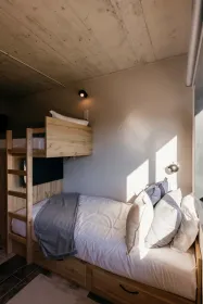 Luminosa stanza condivisa in affitto a Porto