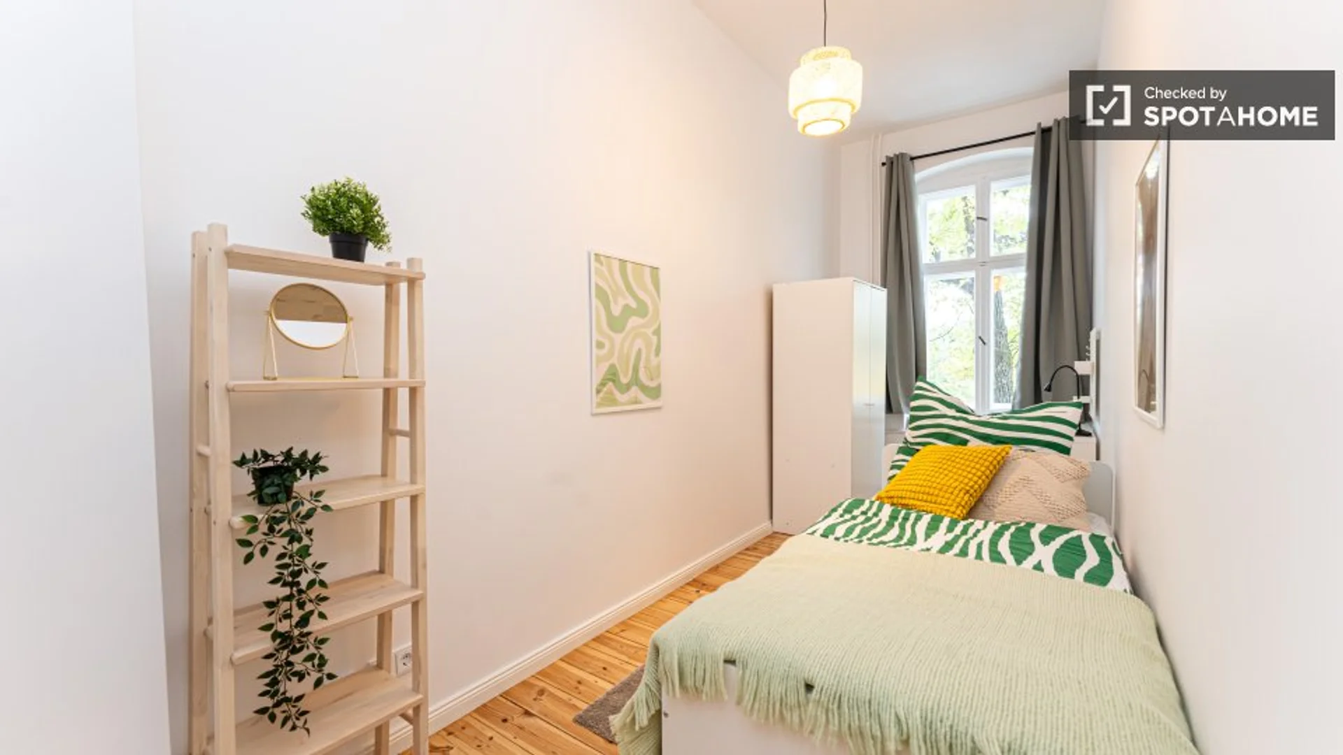 Cozy room for students available in 