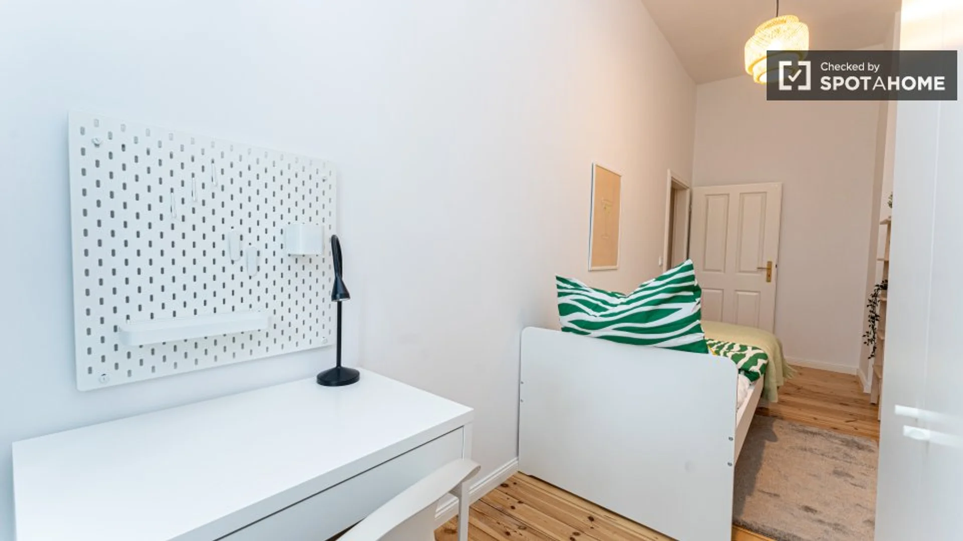 Affordable room for students with ample lighting in 