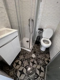 Chambre privée à Rua Guerra Junqueiro, image 16 de 38