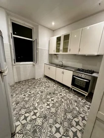 Chambre privée à Rua Guerra Junqueiro, image 3 de 38