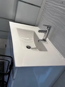 Chambre privée à Rua Guerra Junqueiro, image 21 de 38