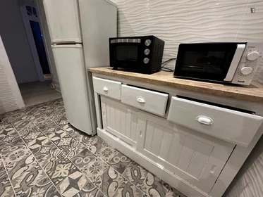 Chambre privée à Rua Guerra Junqueiro, image 4 de 38
