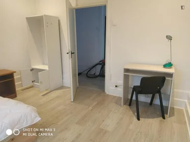 Chambre privée à Rua Guerra Junqueiro, image 31 de 38
