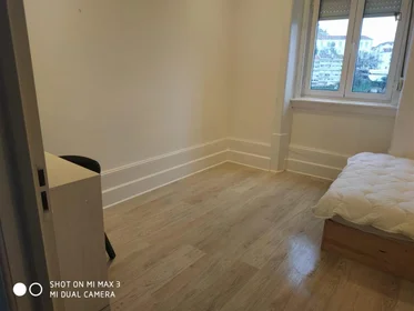 Chambre privée à Rua Guerra Junqueiro, image 32 de 38