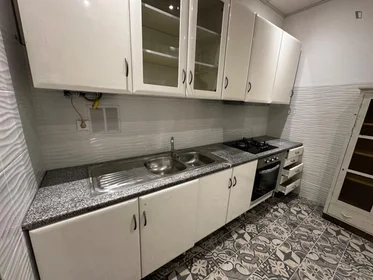 Chambre privée à Rua Guerra Junqueiro, image 10 de 38
