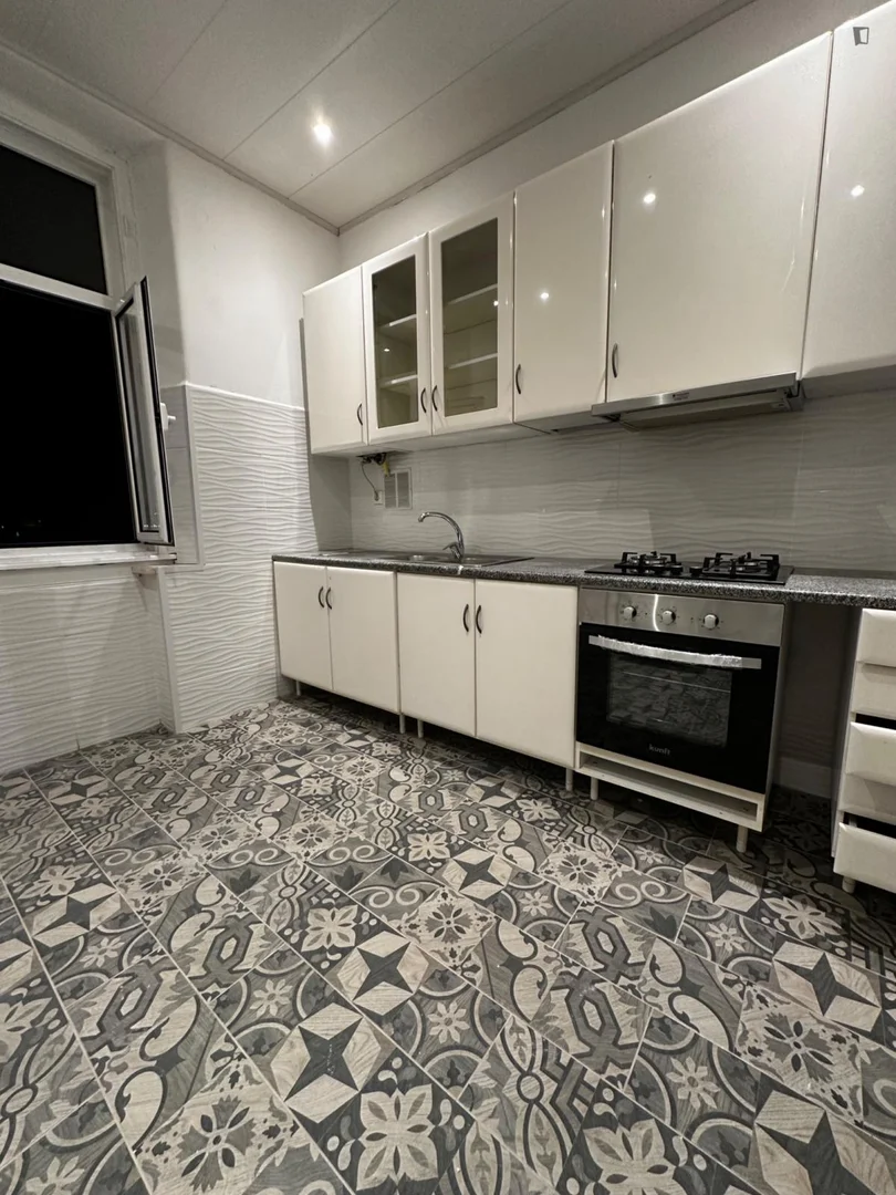 Chambre confortable pour étudiants disponible dans 