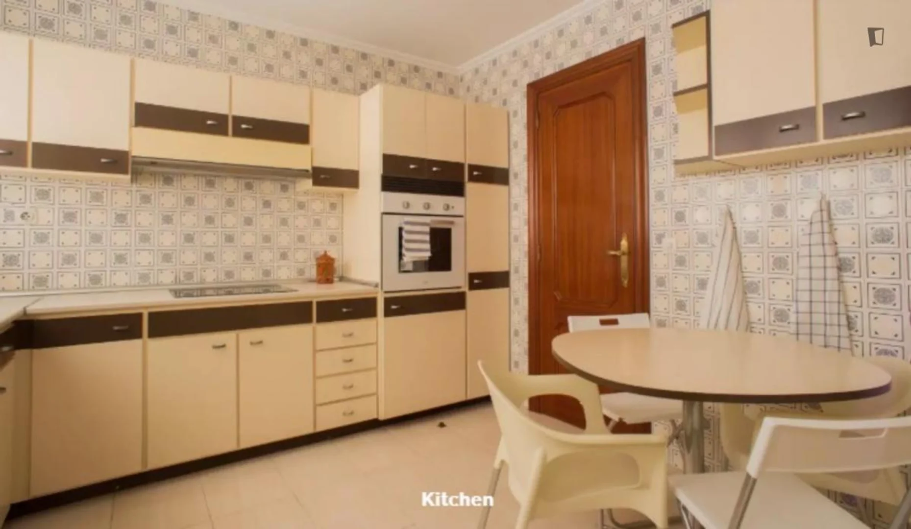 Budget-friendly student room close to campus in 