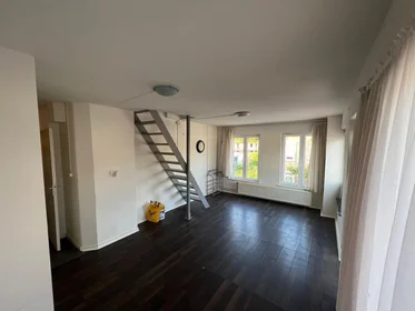 Gesamte Unterkunft in der Pieter Poststraat, bild 1 von 8