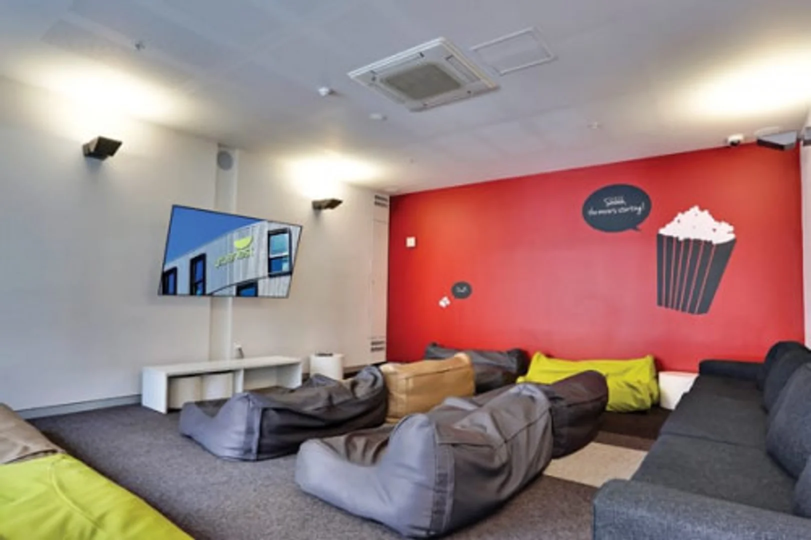 Funktionelles Studentenzimmer perfekt zum Studieren in 