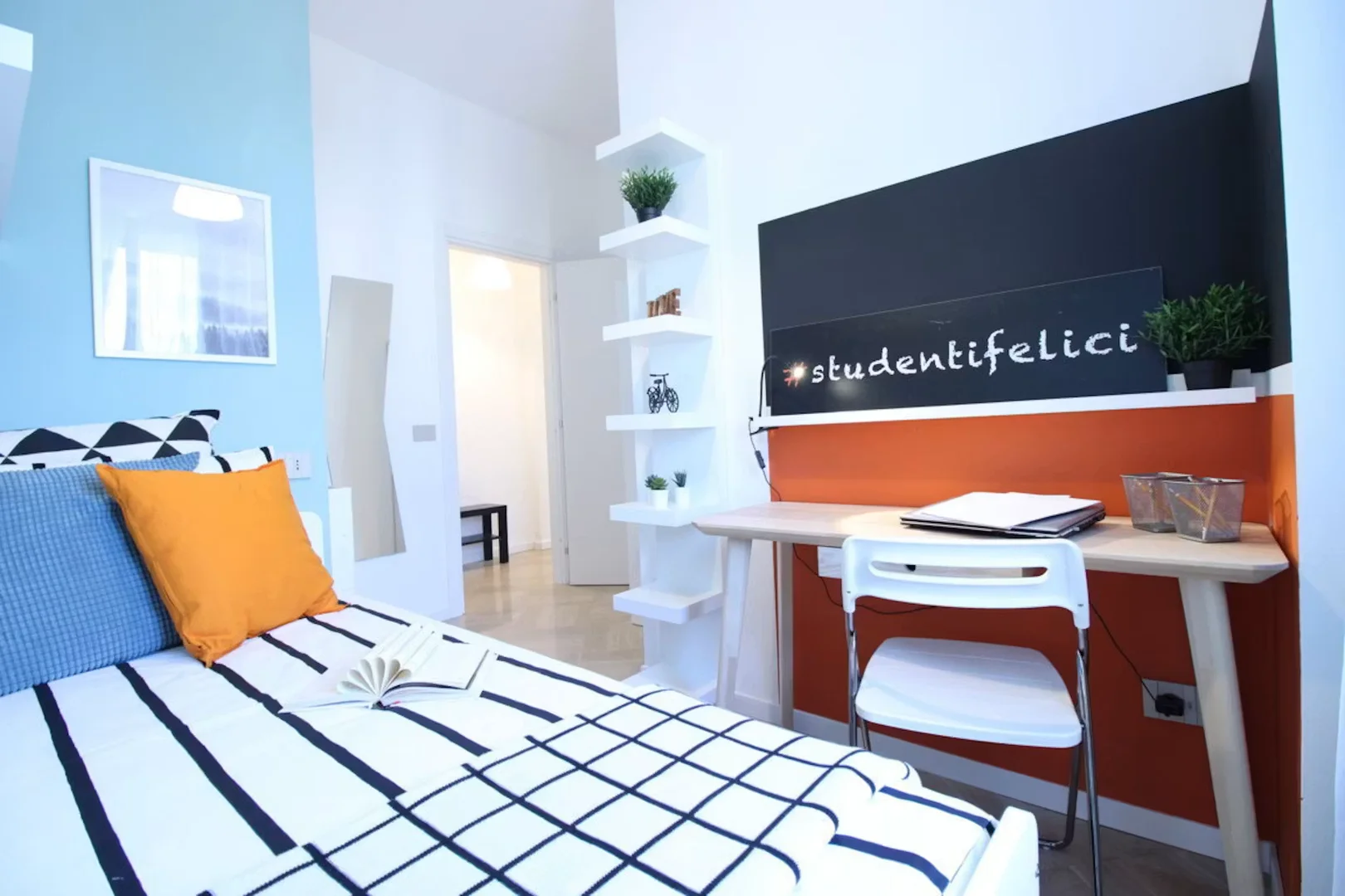 Student-friendly room in  with modern amenities