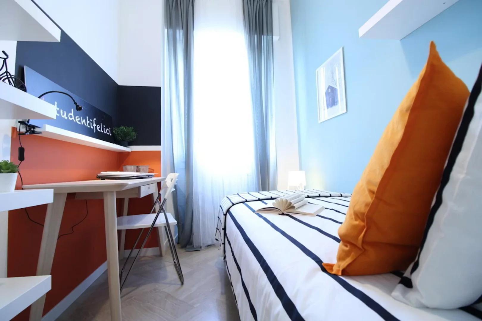 Bright and airy student room with easy university access in 
