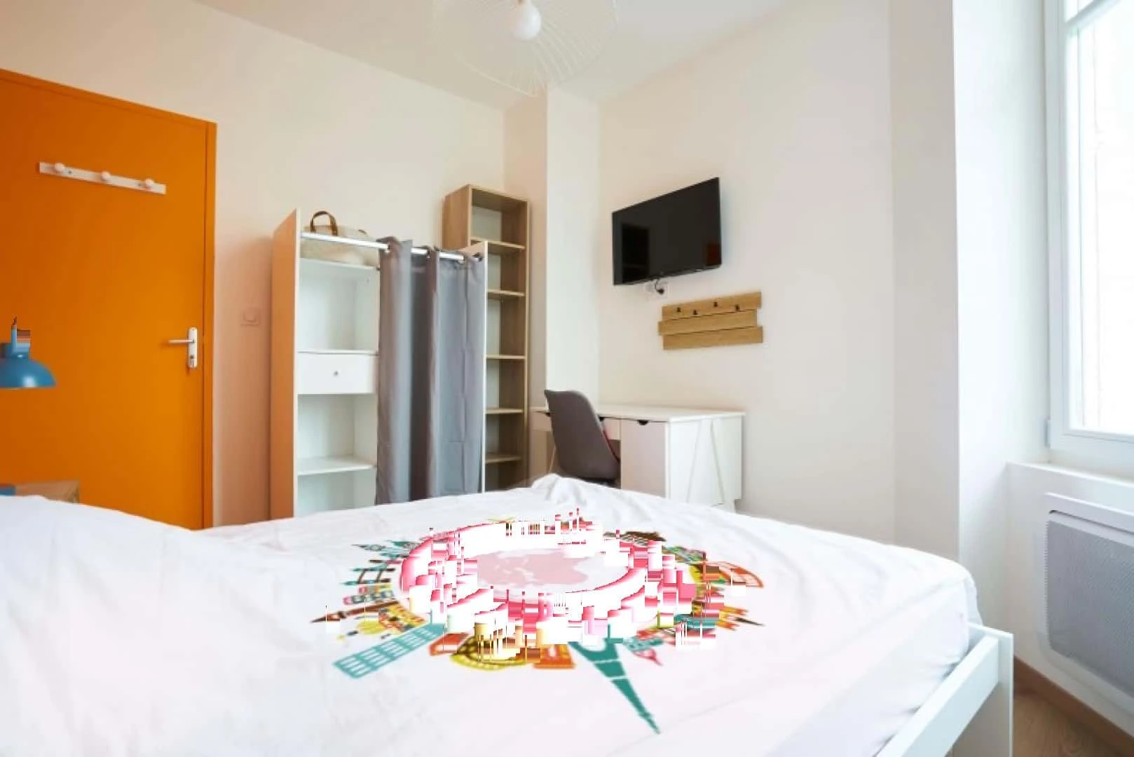 Habitación estudiantil económica cerca del campus en 