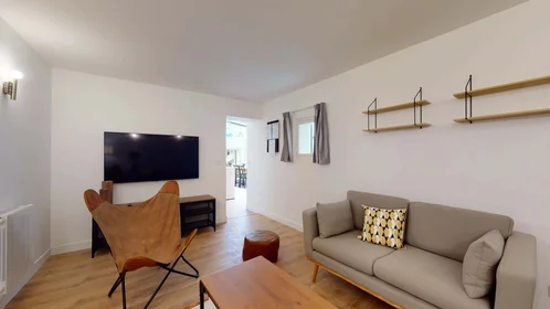 Özel oda konumu 12 rue Mot, Fontenay - sous - Bois Fontenay-sous-Bois 94120 FR, 10 22 görüntüsü