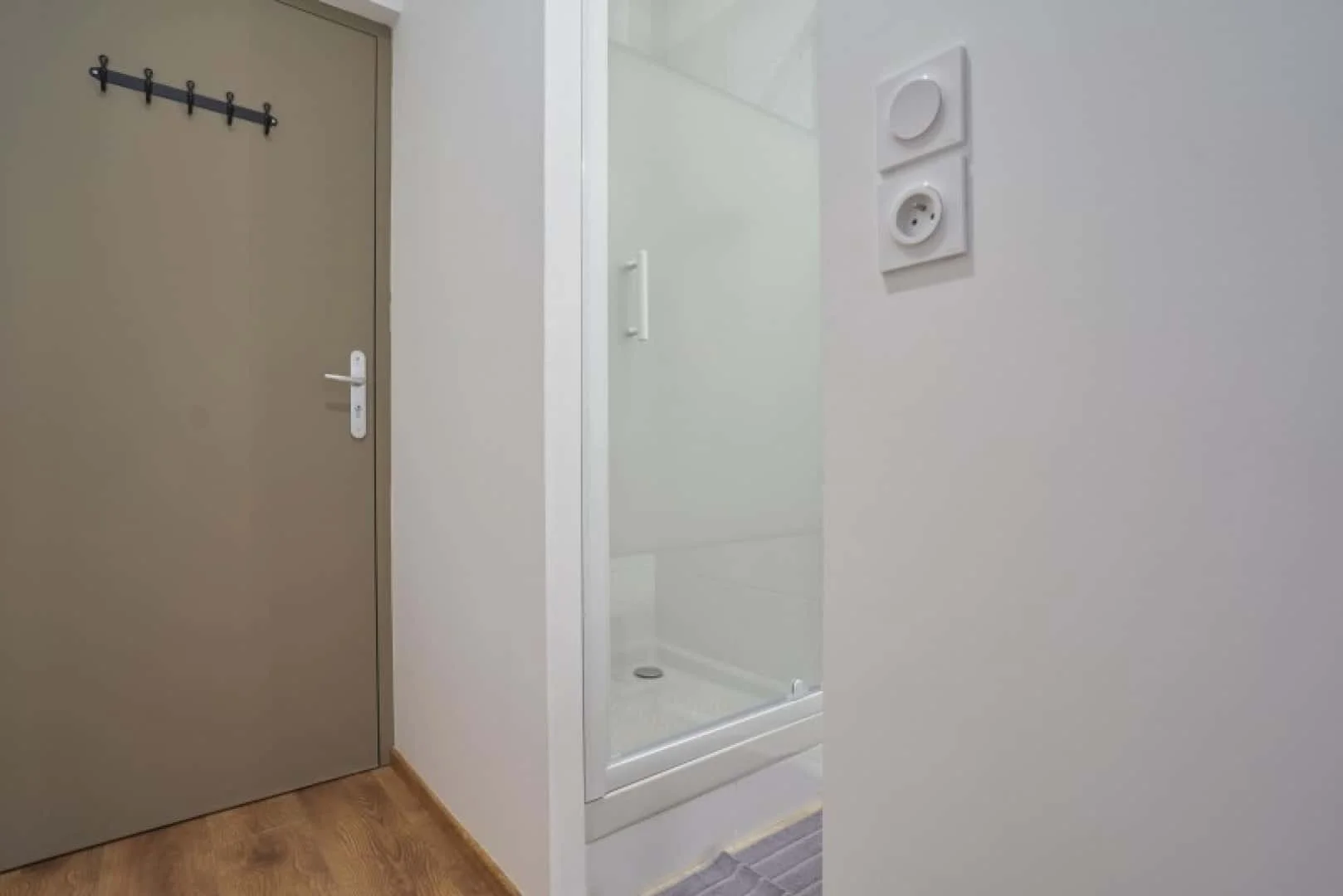 Habitación para estudiantes en  con área de estudio y facilidades compartidas