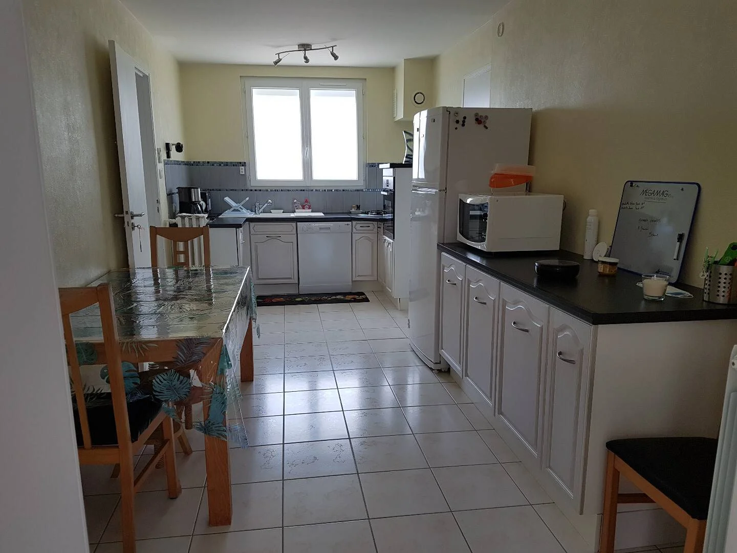 Chambre à louer dans un appartement d'étudiant à , entièrement meublée