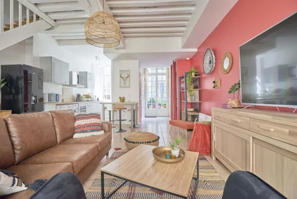 Quarto privado em 64 Rue Gambetta, 51100 Reims, France, imagem 18 de 28