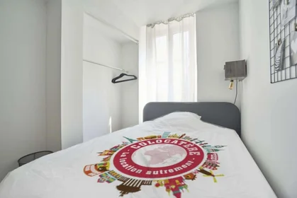 Quarto privado em 64 Rue Gambetta, 51100 Reims, France, imagem 3 de 28