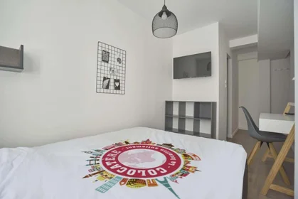 Quarto privado em 64 Rue Gambetta, 51100 Reims, France, imagem 4 de 28