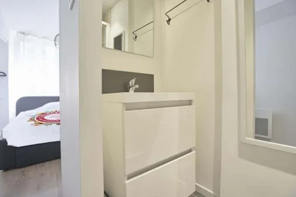 Quarto privado em 64 Rue Gambetta, 51100 Reims, France, imagem 8 de 28