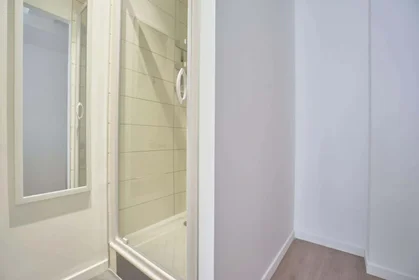Quarto privado em 64 Rue Gambetta, 51100 Reims, France, imagem 9 de 28