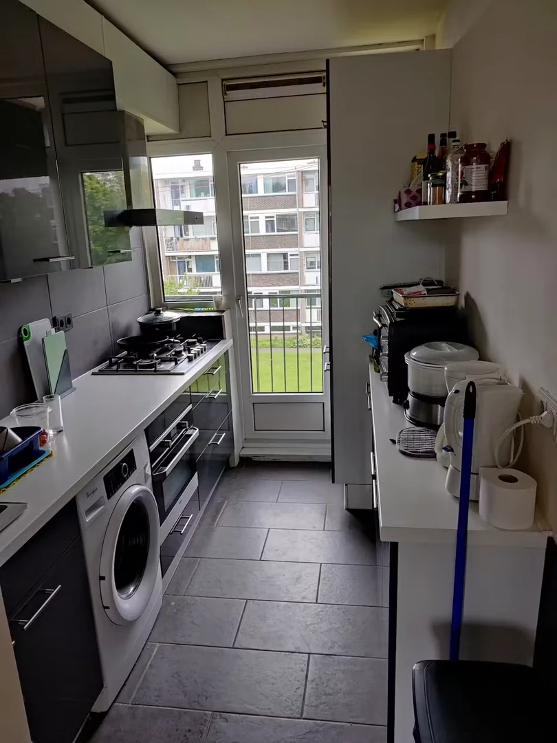 Quarto de estudante em  com área de estudo e instalações partilhadas