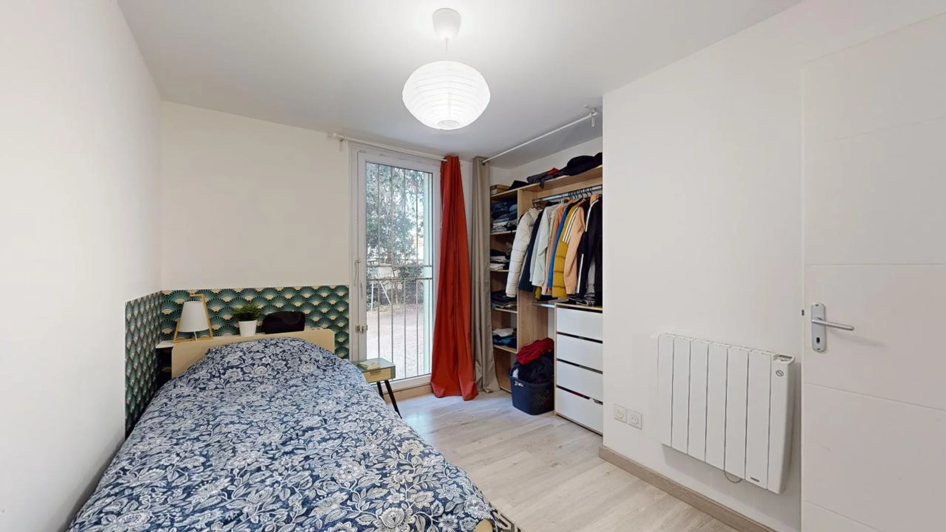 Chambre d'étudiant économique avec emplacement pratique dans 