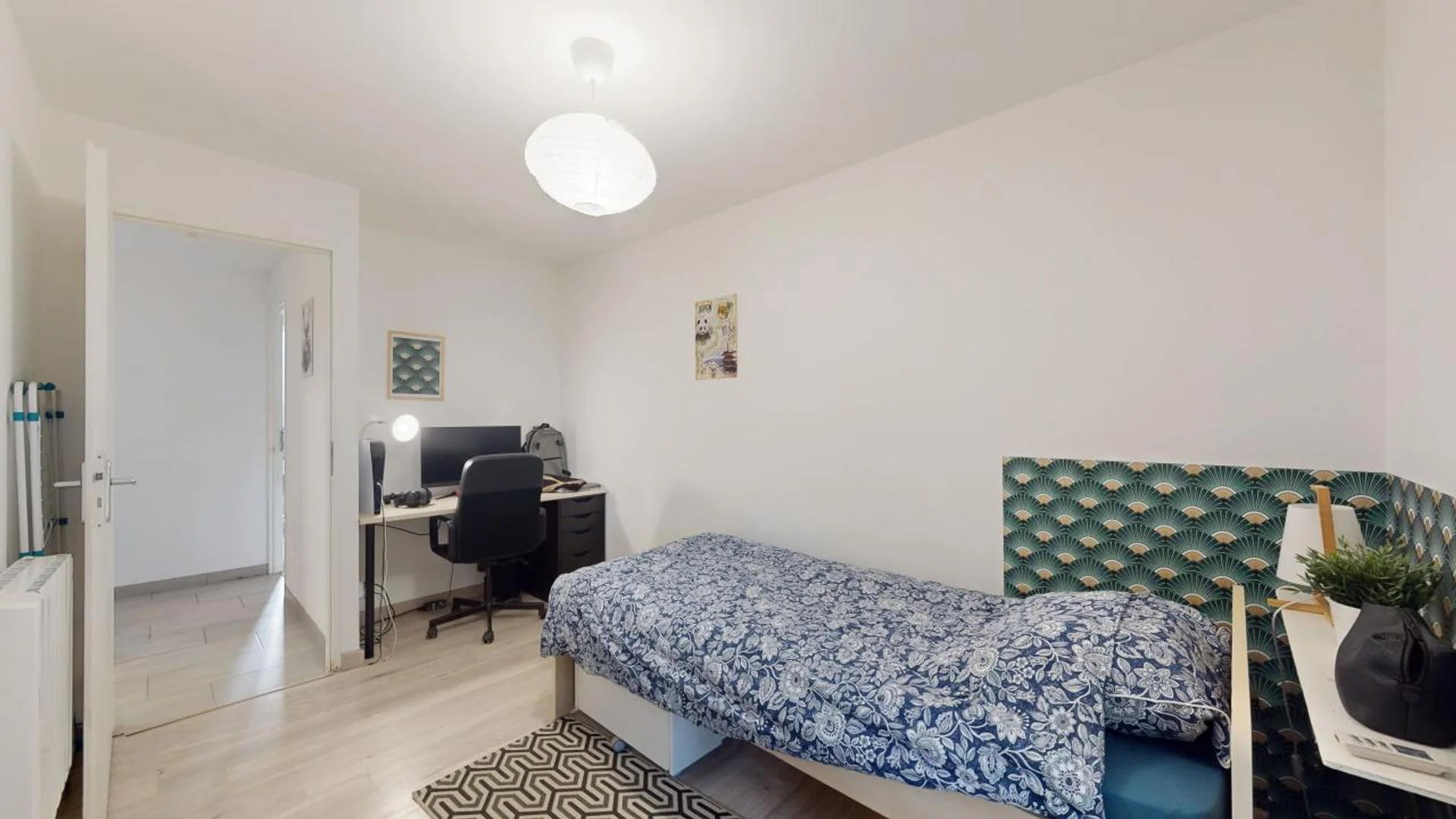 Chambre conviviale pour les étudiants dans  avec des équipements modernes