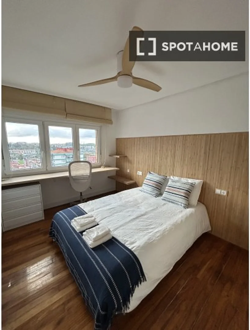 Student-friendly room in with modern amenities