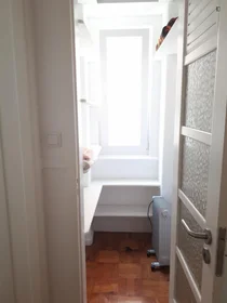 Private room at Rua Joaquim António Aguiar, image 5 of 22