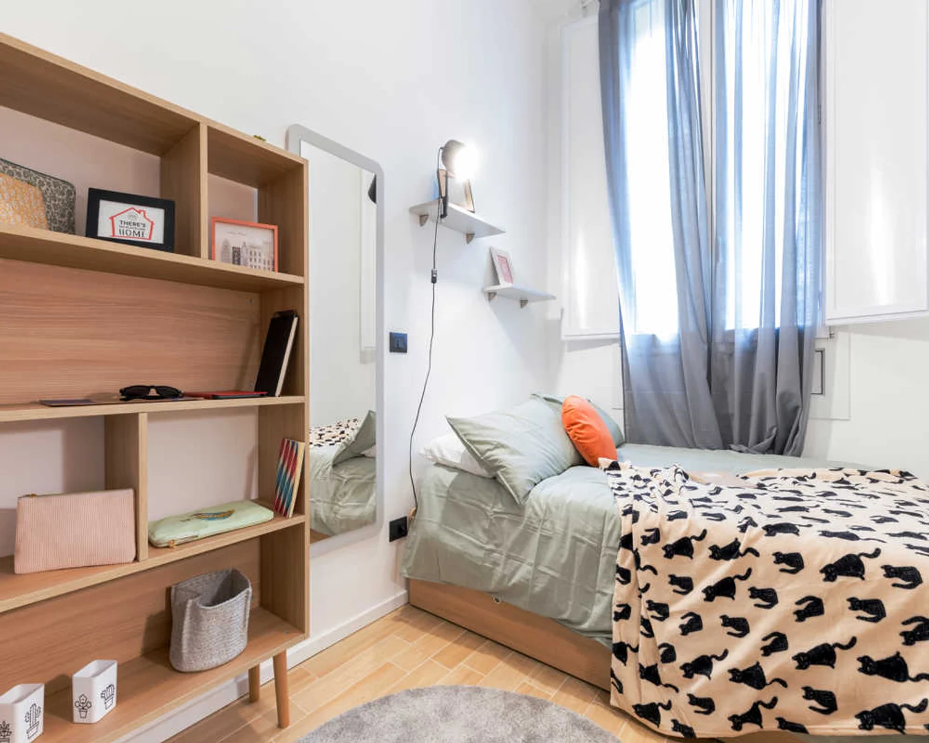 Room for rent in student apartment in , fully furnished