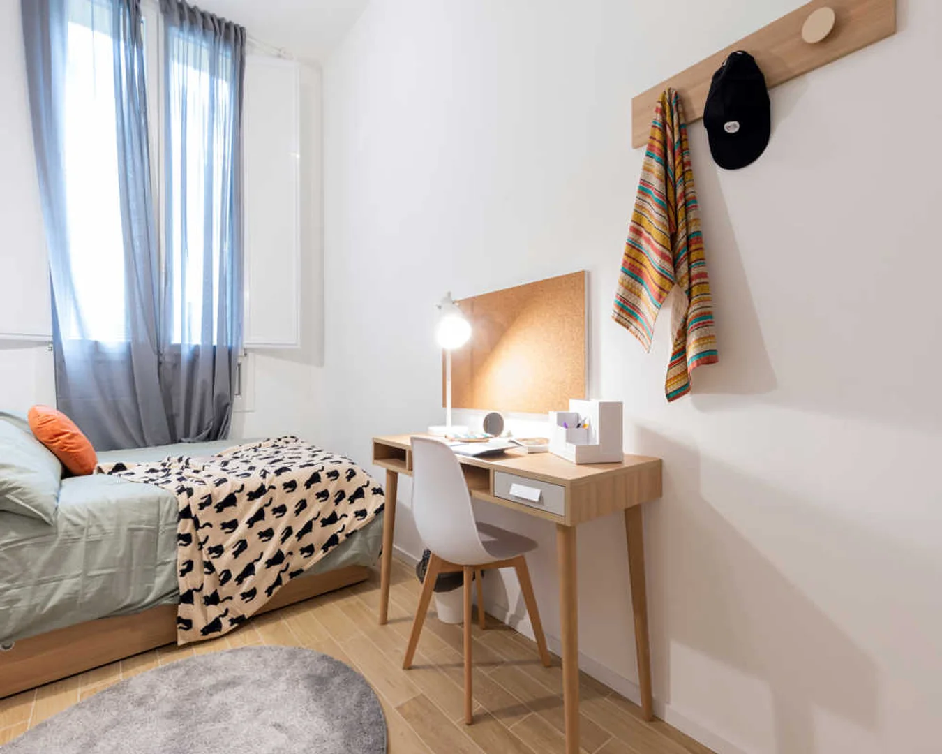Student-friendly room in  with modern amenities