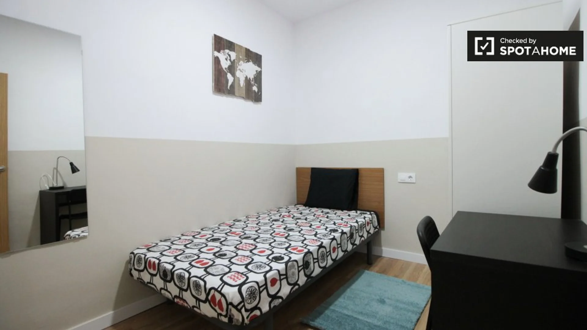 Zimmer in Studentenwohnung in  zu vermieten, voll möbliert