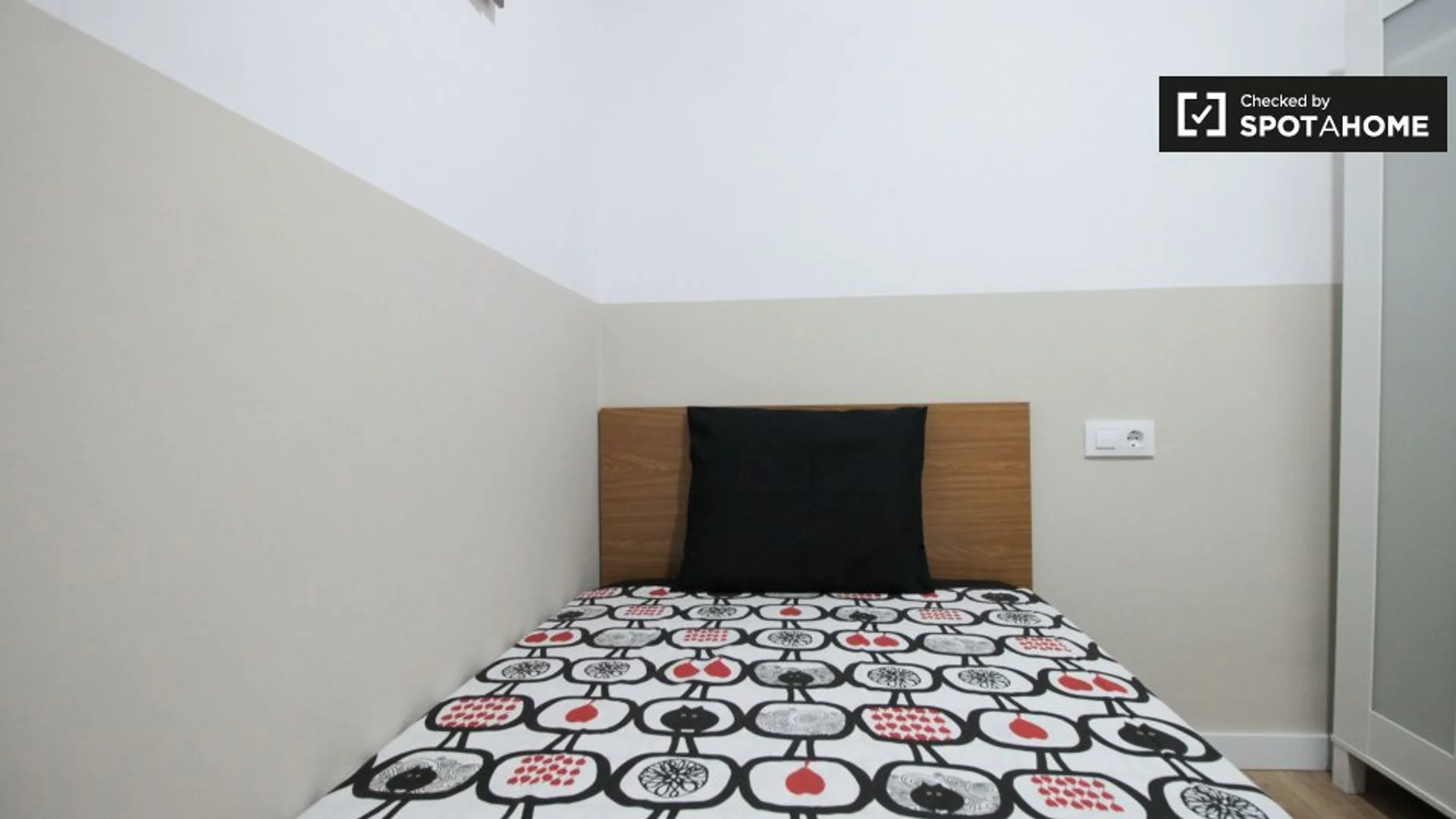 Zimmer in Studentenwohnung in  zu vermieten, voll möbliert