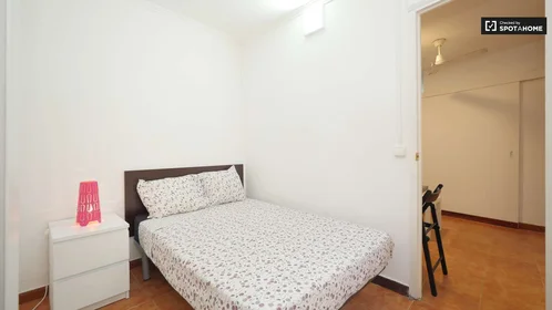 Habitación privada en Carrer de la Lluna, imagen 1 de 10