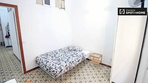 Chambre privée à Carrer de Ferlandina, image 2 de 19