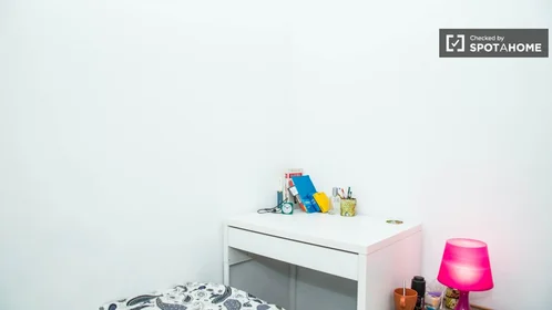 Chambre privée à Carrer de Ferlandina, image 16 de 19