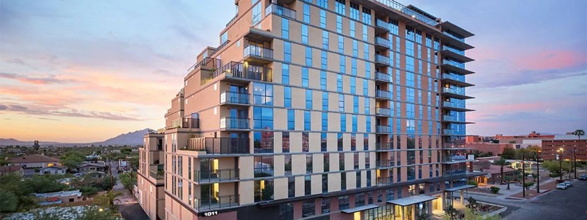 Habitación estudiantil luminosa y aireada con fácil acceso a la universidad en 