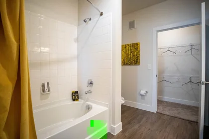 Habitación privada en Potranco Road, imagen 16 de 37