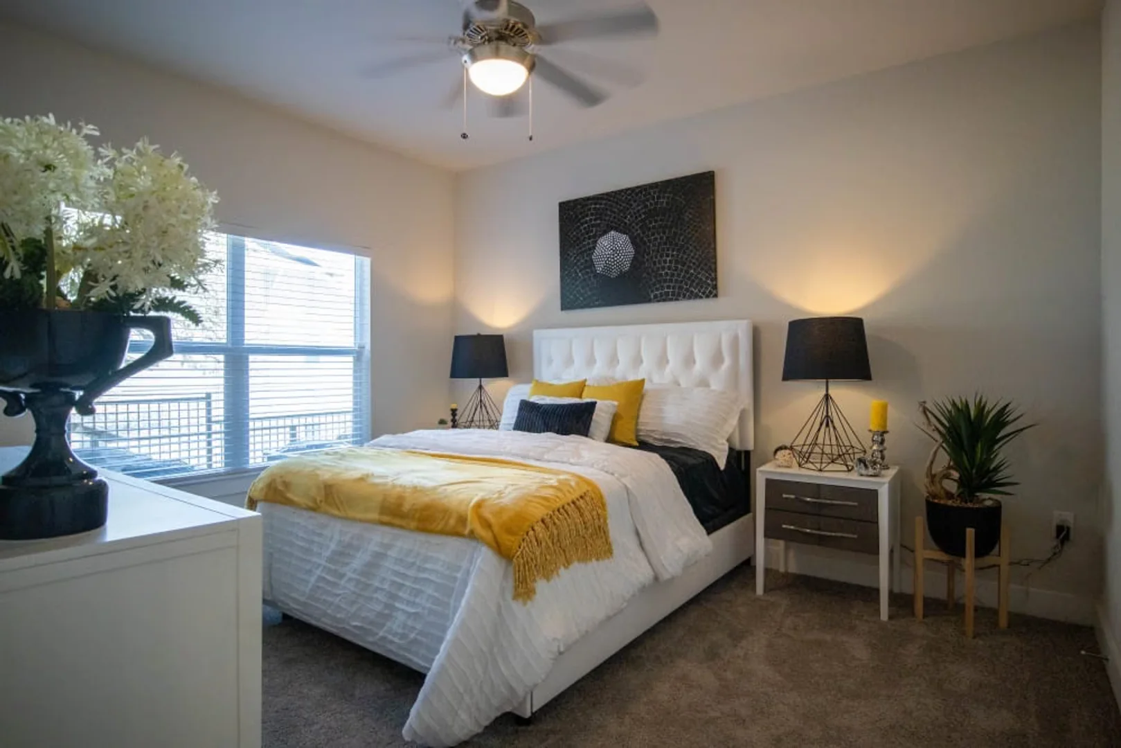 Bright and airy student room with easy university access in 