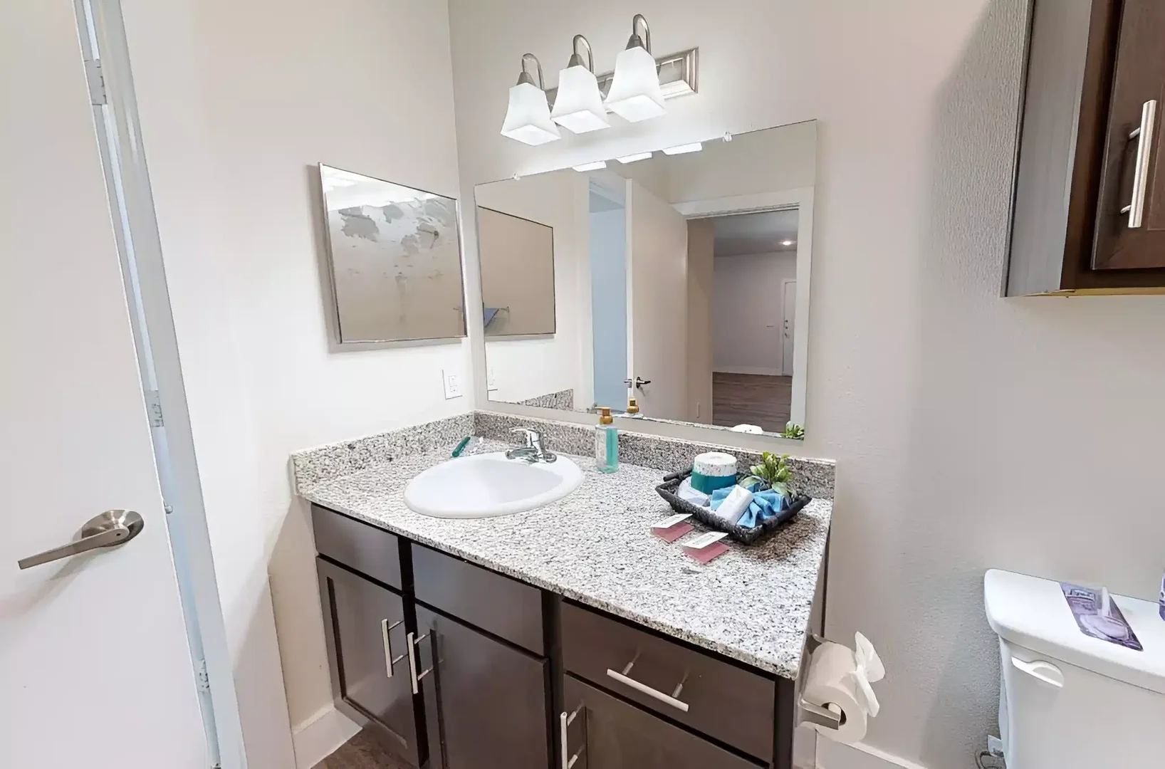Student-friendly room in  with modern amenities