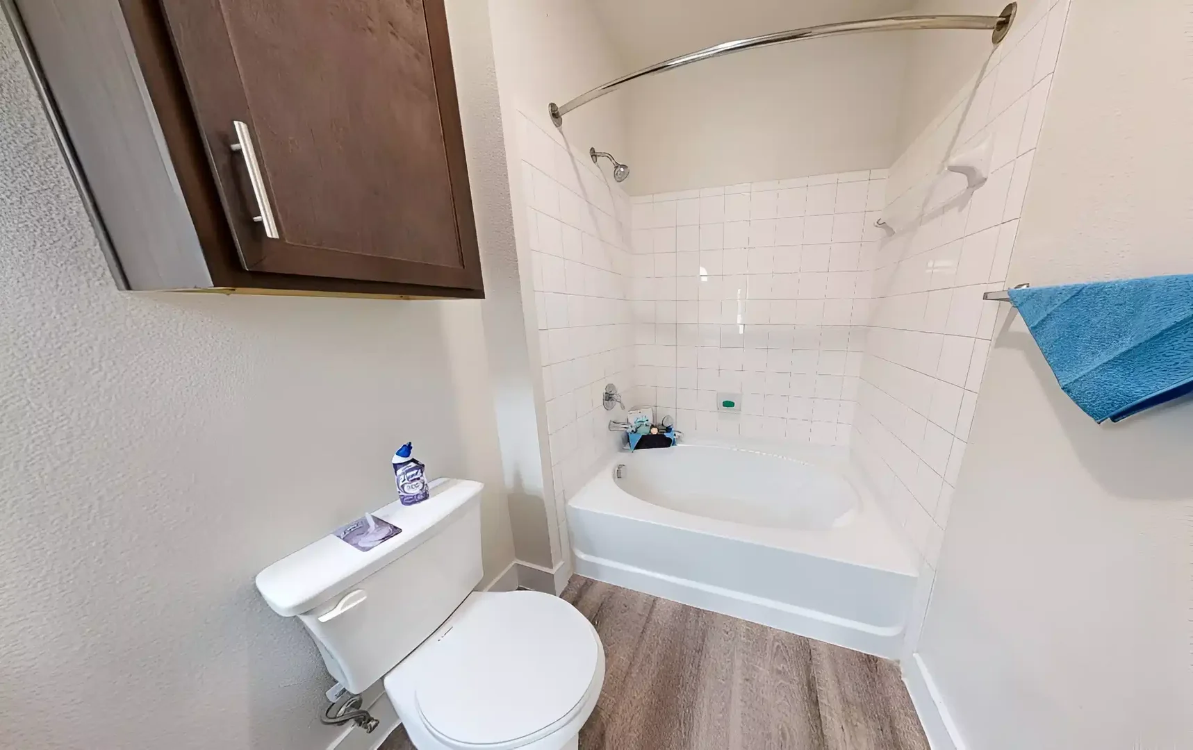 Student-friendly room in  with modern amenities